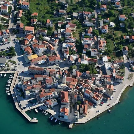 In Mit Terrasse, Klimaanlage, W-lan Apartmán *