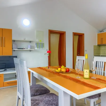 In Mit Terrasse, Klimaanlage, W-lan