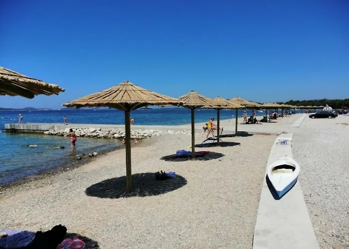 In Mit Terrasse, Klimaanlage, W-lan * Pirovac