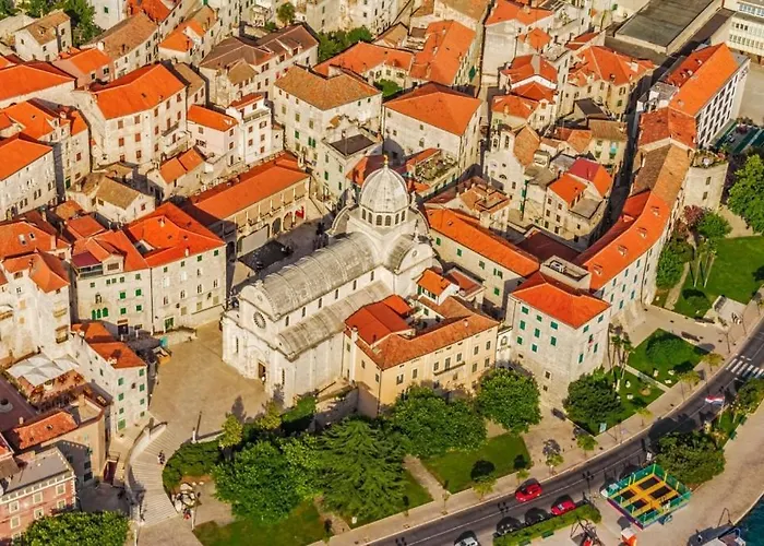 In Mit Terrasse, Klimaanlage, W-lan * Pirovac