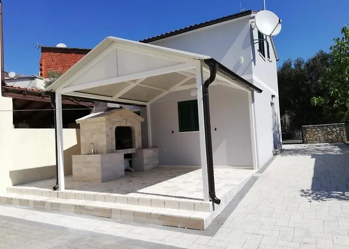 In Mit Terrasse, Klimaanlage, W-lan Appartement Pirovac