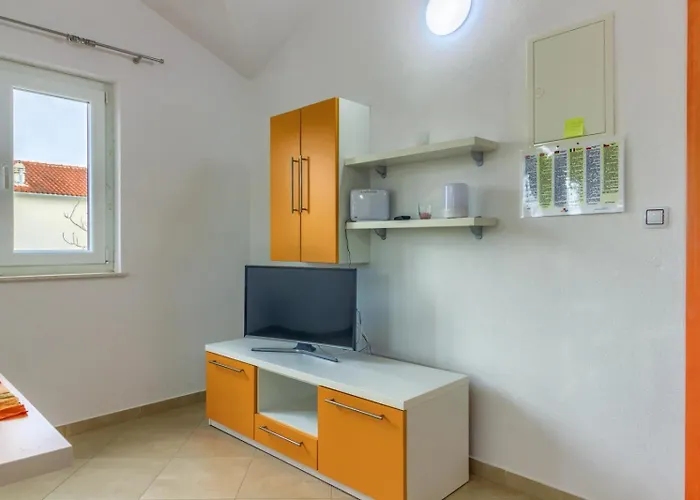 In Mit Terrasse, Klimaanlage, W-lan Pirovac