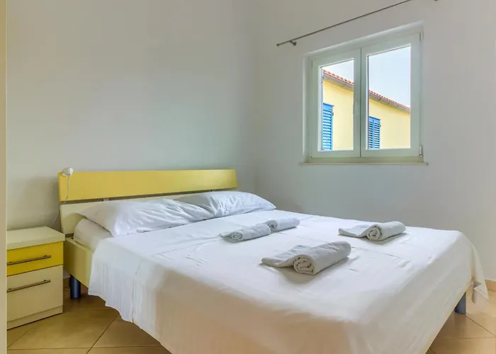 Appartement In Mit Terrasse, Klimaanlage, W-lan