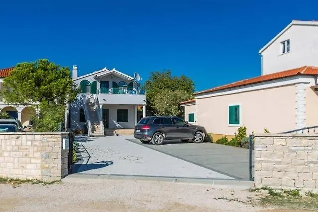 In Mit Terrasse, Klimaanlage, W-lan Appartement